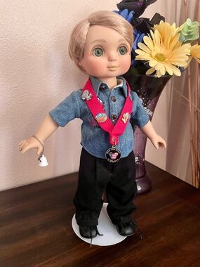 2002 Marie Osmond Adora Beau Disney Store Pin Trader Doll